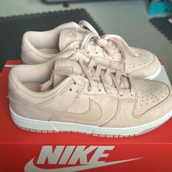 NWT sz 7.5 Nike Women’s Dunk Low premium pink - Picture 9 of 9